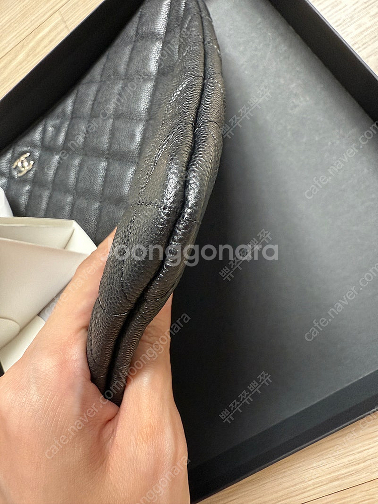 샤넬 클래식 클러치 라지 캐비어 샴골 팝니다--3