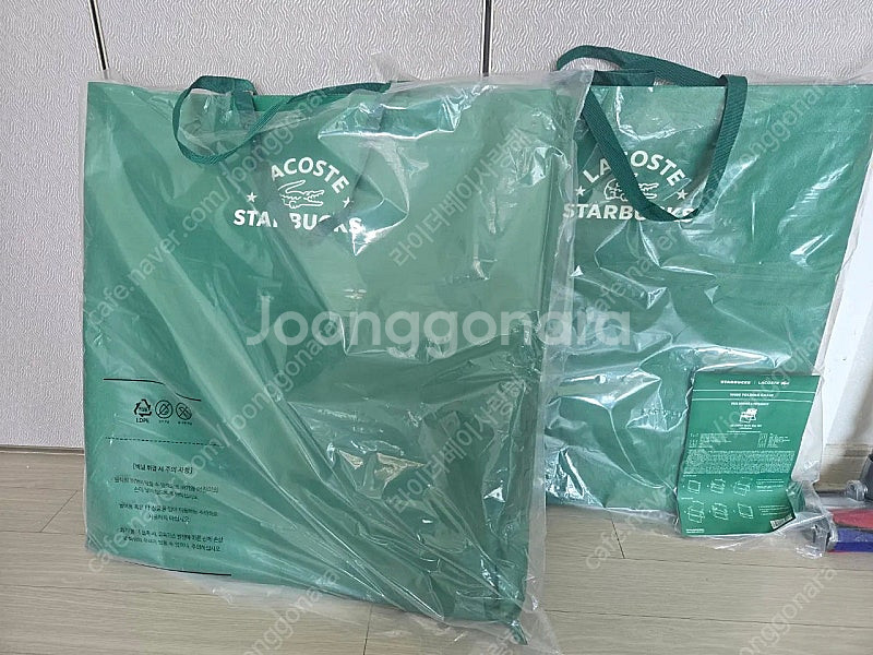 스타벅스 라코스테 콜라보 와이드 폴딩 체어 그린 새상품...--2