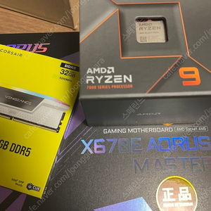 DDR5 6200Mhz CL36 Corsair White RGB 팝니다.