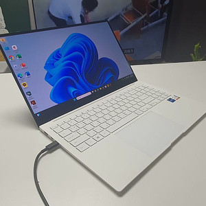 삼성 노트북 갤럭시북 프로 i5 ram16 1.0kg 싸게 팝니다 Nt950xdb