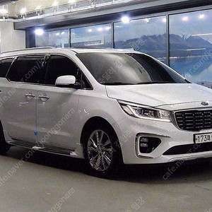 더뉴 카니발 7인승 중고 더 뉴 카니발 중고차 흰색 2019년식 42,439km 가솔린 7인승 리무진 프레지던트 개인사업자 차량구매