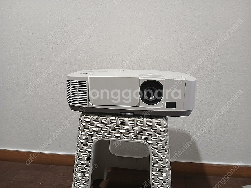 4000안시 엡손빔프로젝터6만원 이십평사용가능--0