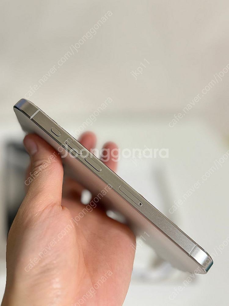 (개인거래) 아이폰15 프로 256G, 화이트(풀박스)...--2