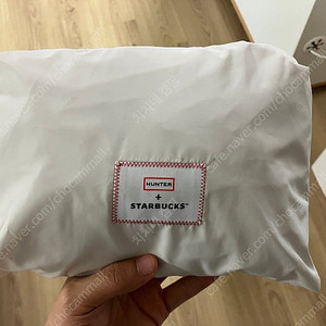 스타벅스x헌터 판초우의 미사용품 팝니다