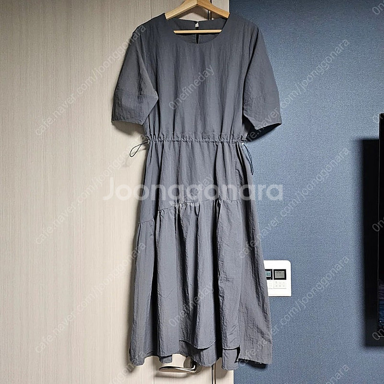 [새제품] 사각사각 퍼프소매 라운드넥 티어드 원피스--0