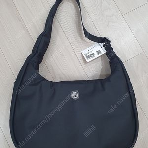 룰루레몬 미니숄더백(시티에센셜) 4L 블랙 새상품