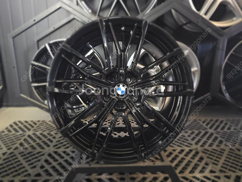 BMW G60 5시리즈 M5 스타일 블랙에디션 20인치...--5