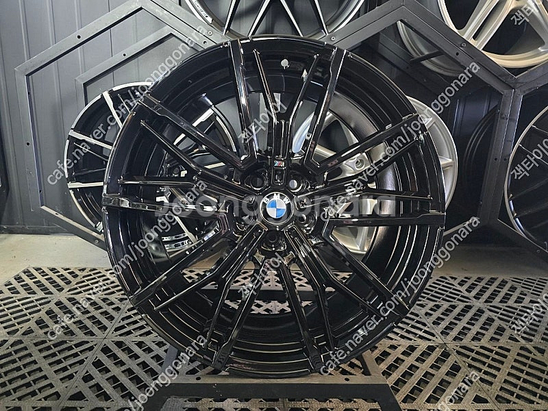 BMW G60 5시리즈 M5 스타일 블랙에디션 20인치...--0