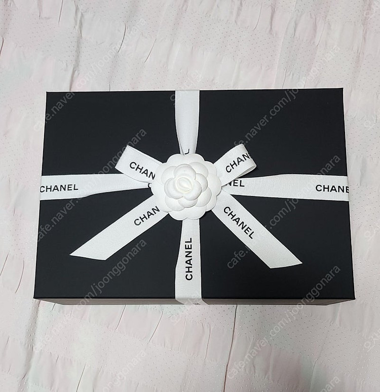 샤넬 카프스킨 보이백 뉴미듐 빈티지 은장 판매합니다. 이미지