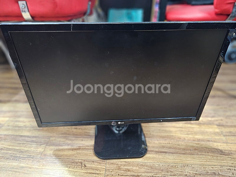 23인치, lg 24인치 모니터 팝니다.(가격인하)--1