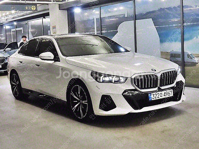 흰색 BMW 5시리즈 중고 BMW 중고 530i xDr...--0