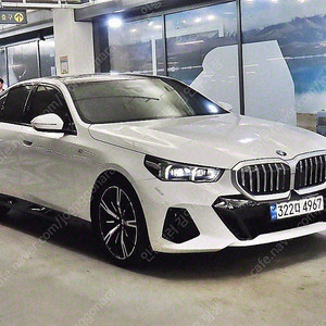 흰색 BMW 5시리즈 중고 BMW 중고 530i xDrive M 스포츠 중고자동차가격 14,242 km