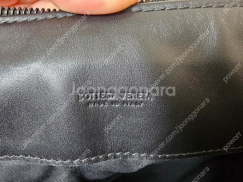 보테가베네타 클러치 팝니다.--1