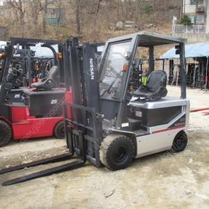 닛산 2톤 전동 지게차 2008년식 배터리 2016년식 좌식 750만원