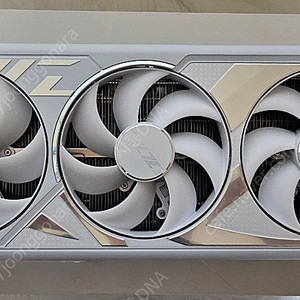 ASUS RTX 4090 스트릭스 화이트 팝니다.