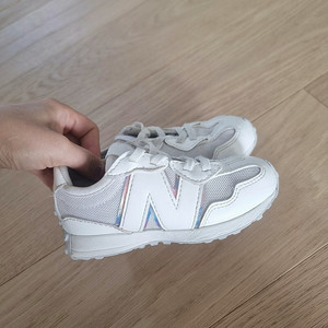 뉴발란스 키즈 140~145 운동화 ₩15,000