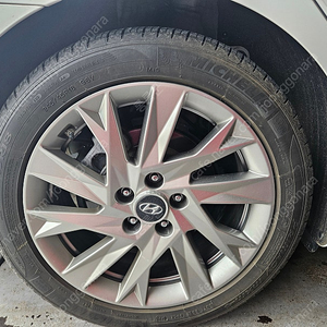 245/45R18 미쉐린 타이어 팝니다