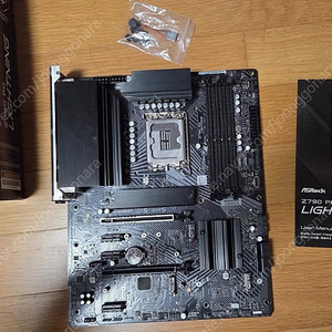 에즈락 z790 pg 라이트닝 d5 팝니다