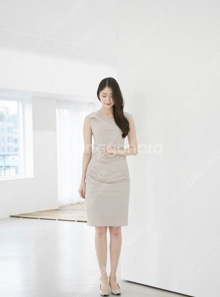 으네드레스 으네 EUNE 민소매 드레이핑 55 베이지그...--0
