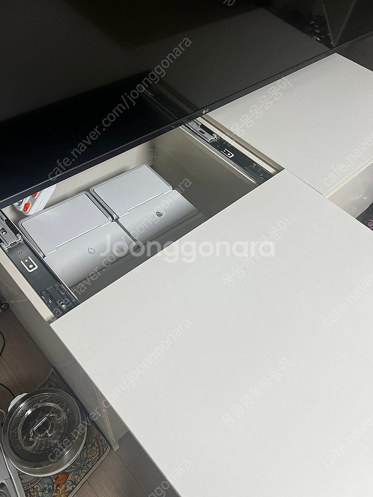 도아르 슬라이딩 로봇청소기 수납장--1
