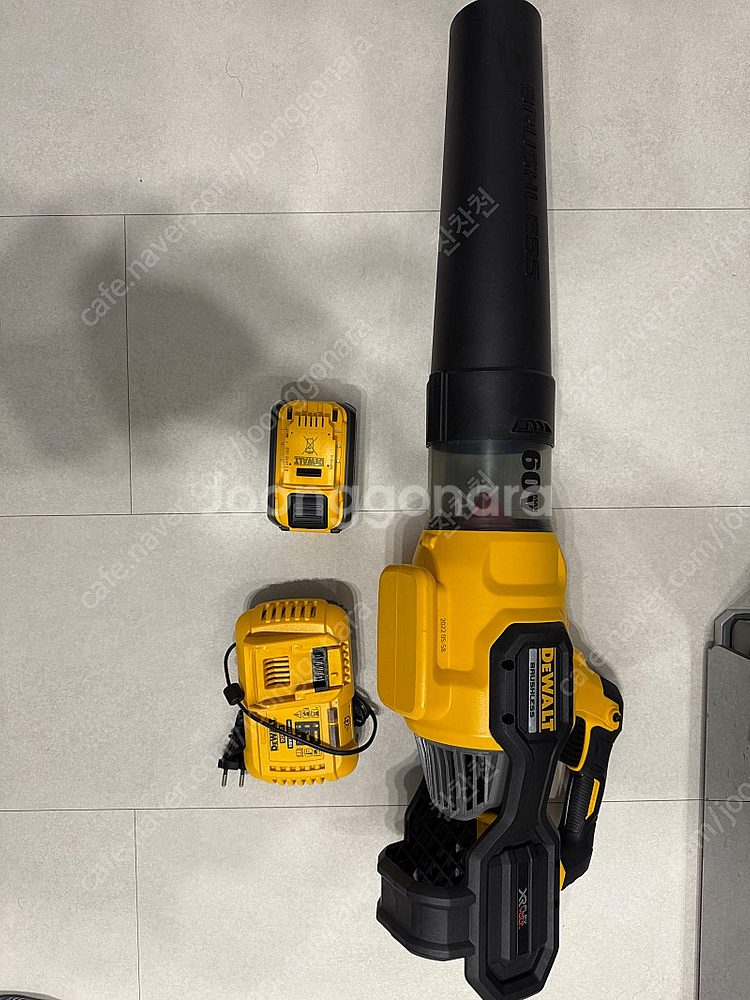 디월트 DCMBA572X1 60V 충전 4.0Ah 배터...--0