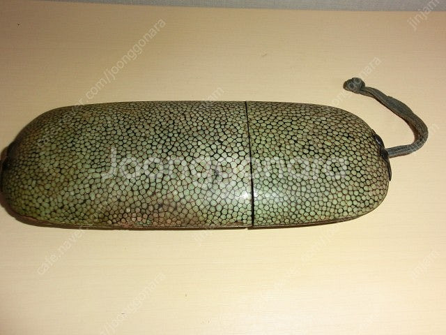 옛날 가오리가죽 은장식 안경집 팝니다--2
