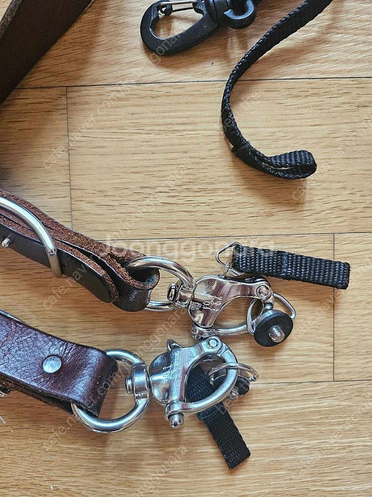 홀드패스트 머니메이커 카메라 더블스트랩 물소가죽--1