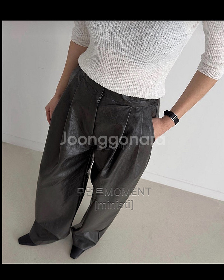 새상품) 모먼트 레더 팬츠 가죽 바지 차콜 M--6