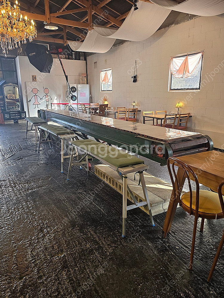 카페 나무컨베이어 대형테이블 카페테이블 대형진열대 베이...--3