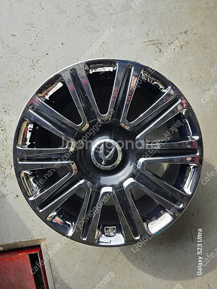 [판매] 에쿠스 리무진 순정 19인치 신품급 휠 한대분 팝니다!--2