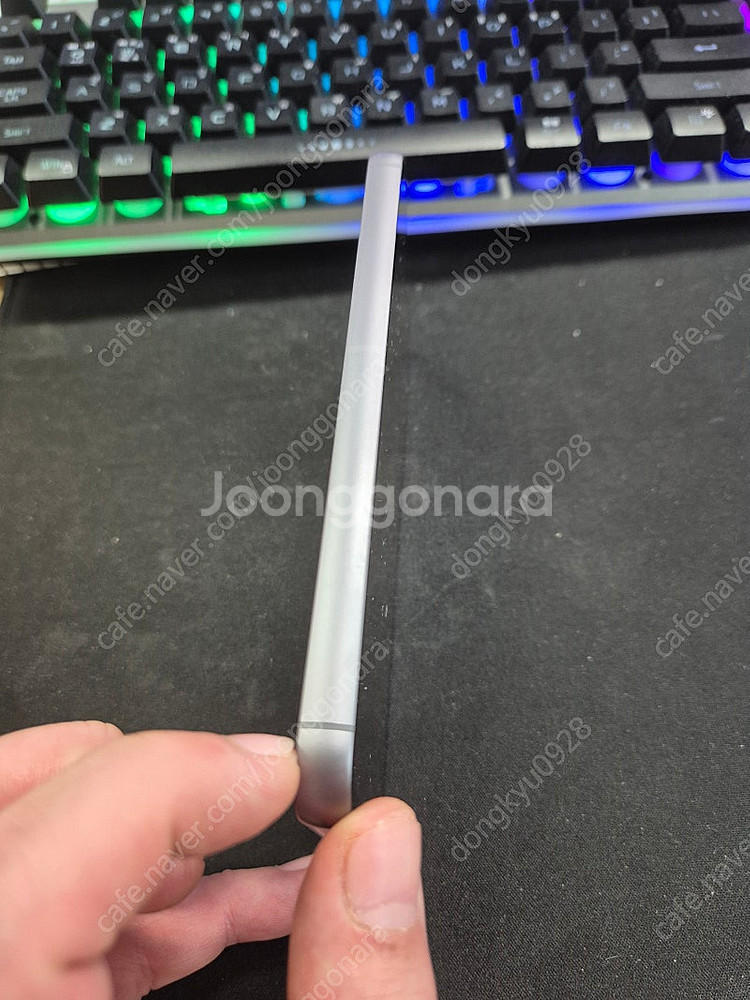 갤럭시 S23 FE 256G 그라파이트 색상 팝니다.(--2
