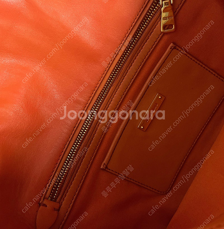 정품 미우미우 마떼라쎄 나파 클러치 크로스백--8