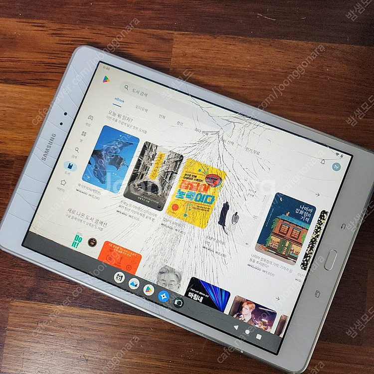 (택포)갤럭시탭A SM-P550 32GB S펜 팝니다.--4