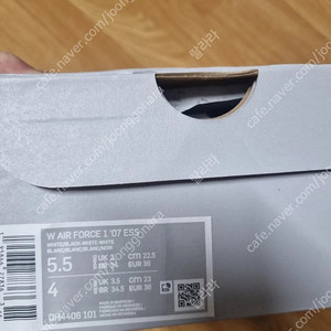 미개봉새제품 245와교환,가능/나이키운동화 225사이즈 DH4406-101 Nike Air Force 1 07 Essential Paisley Swoosh White Black