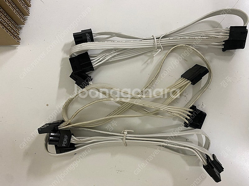 슈퍼플라워 1000w 플래티넘 화이트 팝니다. SF-1...--0