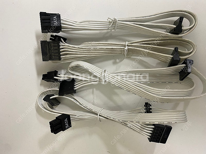 슈퍼플라워 1000w 플래티넘 화이트 팝니다. SF-1...--1
