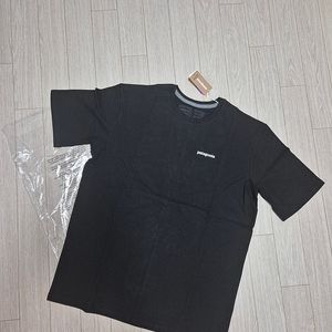 정가 15만9천>>>쿨거시 5만3천택포! 미착용 새제품 파타고니아 베이직 반팔 티셔츠 남여공용 커플티