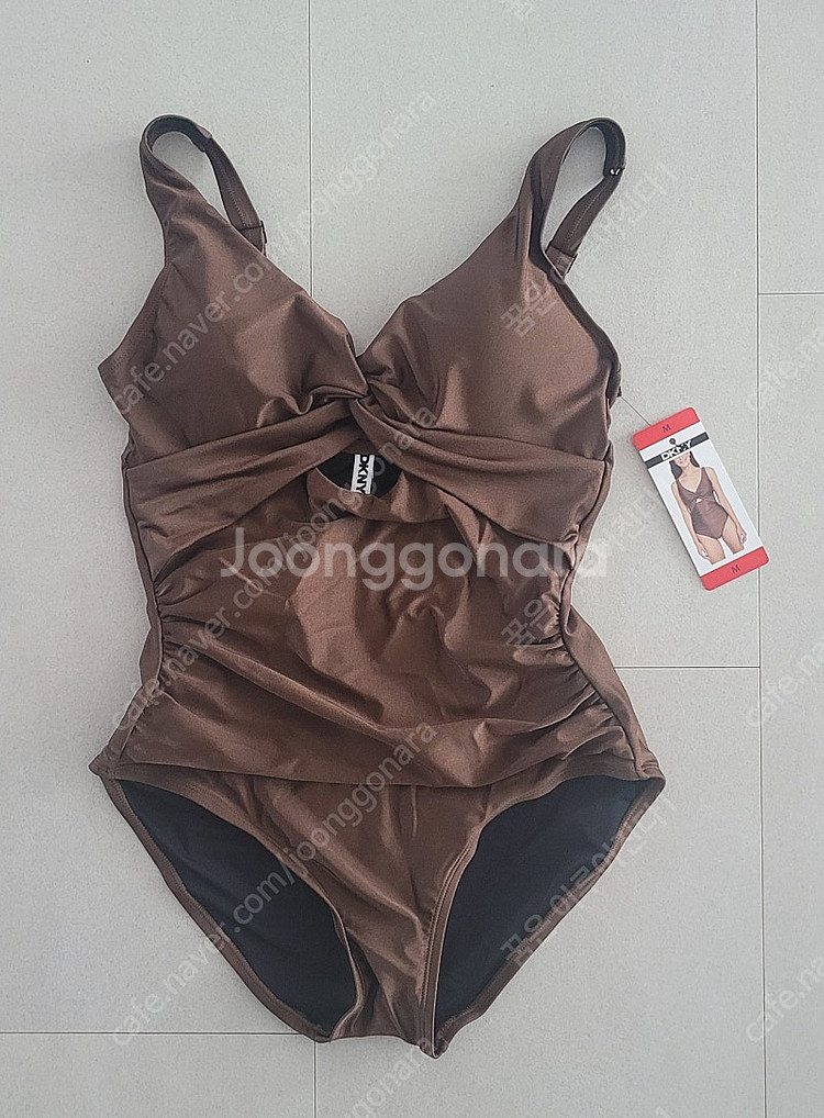 DKNY 수영복 M사이즈 택포 35000원--2