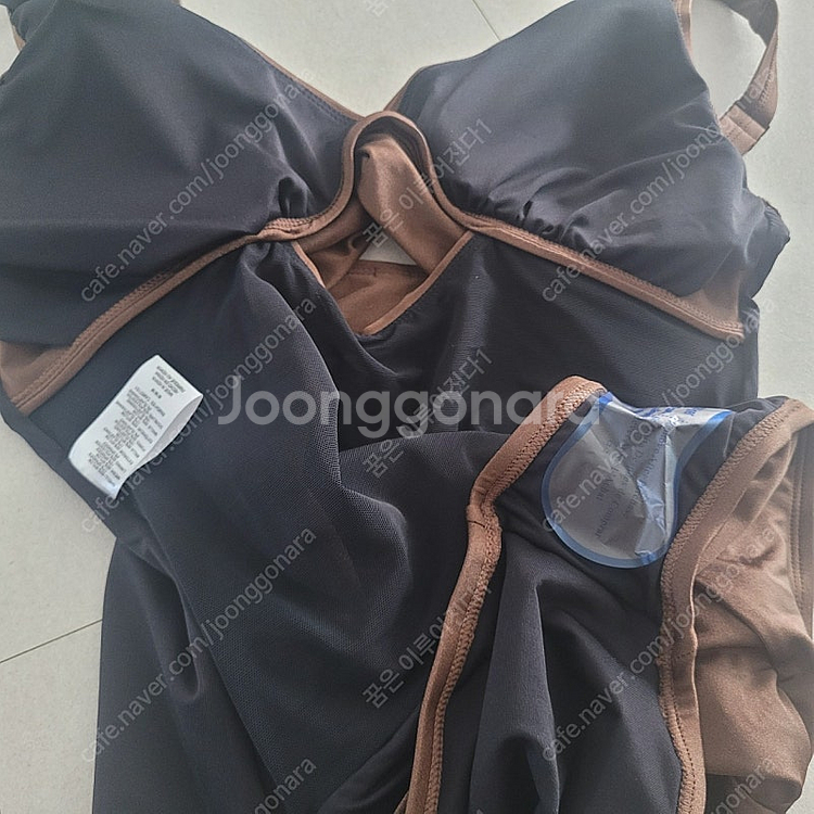DKNY 수영복 M사이즈 택포 35000원--6