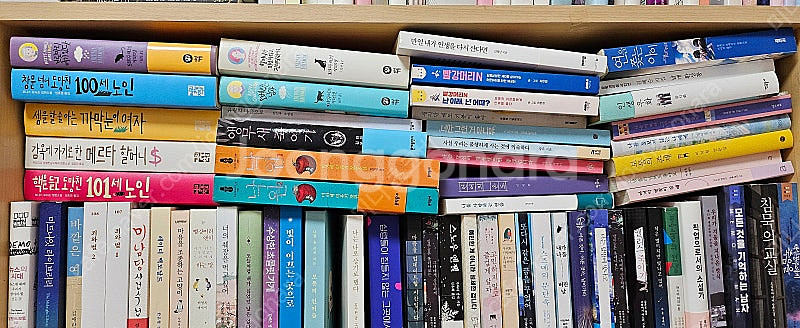 추리소설 힐링소설 에세이등 베스트셀러들--0