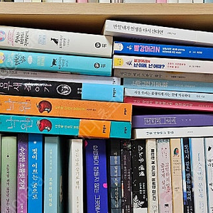 추리소설 힐링소설 에세이등 베스트셀러들