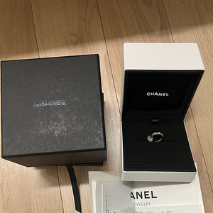샤넬 코코크러쉬 싱글 이어커프 다이아몬드 18K 화이트골드 팝니다^^