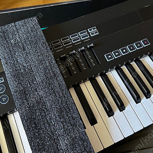 Novation 노베이션 SL61 MkIII 마스터키보드 S급 풀박스 / 키보드 스탠드 같이 드립니다
