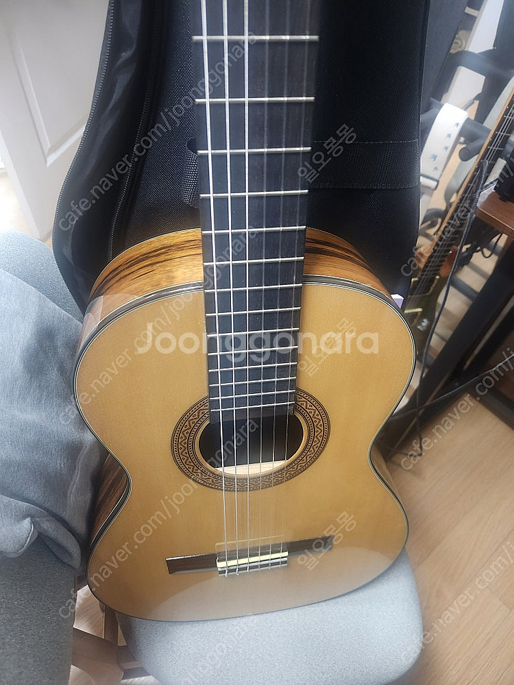이성국 수제 클래식 기타 팝니다.(35호)--0
