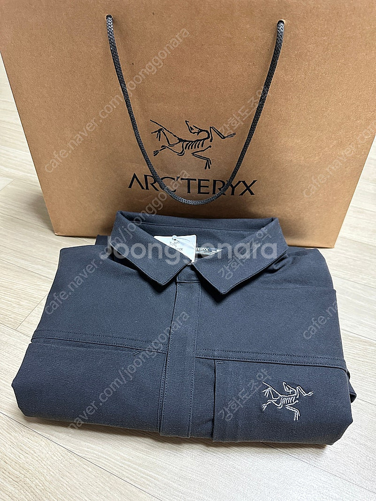 아크테릭스 크로닌 코튼 오버셔츠 블랙 M 새제품 팝니다--3