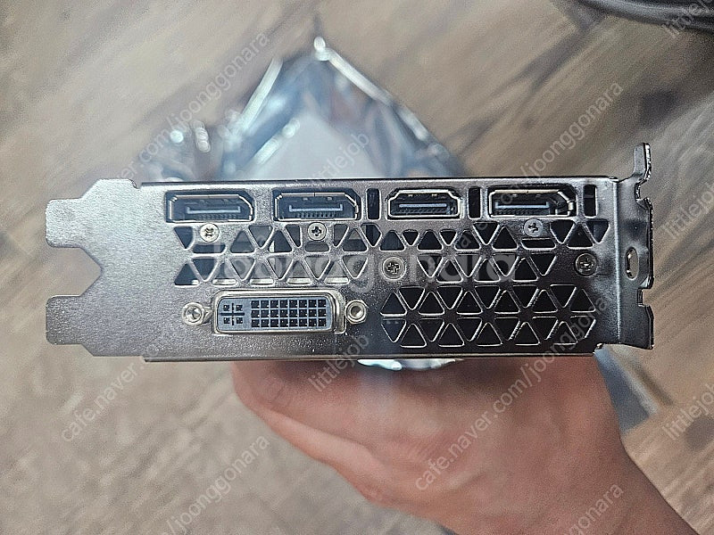그래픽카드 TITAN X, Quadro k5200 판매...--2