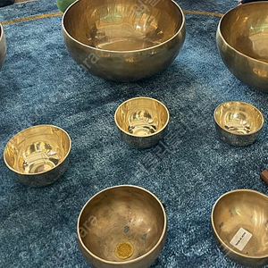 네팔 산타 라트나 사키야 마스터 장인의 정품 풀문싱잉볼과 일반싱잉볼 매입합니다