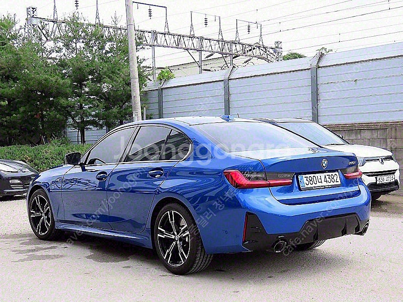 BMW 3시리즈 중고 BMW 중고 BMW 3시리즈 중고차 할부가능 2023년식 2,488km 320i M 스포츠 자...--4