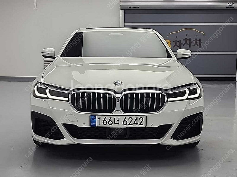 BMW 5시리즈 수입중고차시세 흰색 2022년식 16,...--3