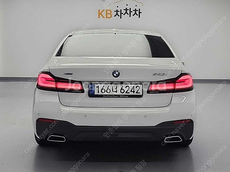 BMW 5시리즈 수입중고차시세 흰색 2022년식 16,...--4